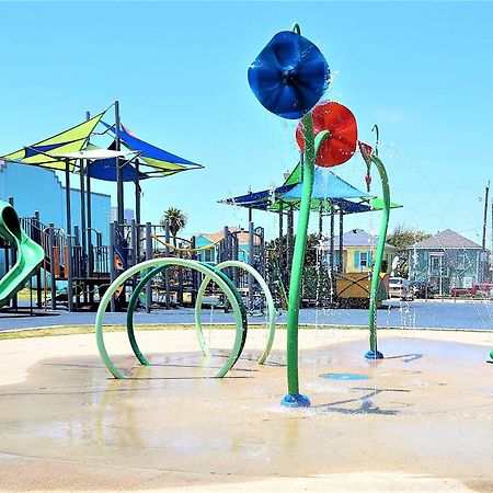 Casaazul-2605A-Couples Retreat By Beach & Pleasure Pier 1 Block Away- 2Bed 2Bath- 7 Minutes To Cruise Terminal Галвестън Екстериор снимка