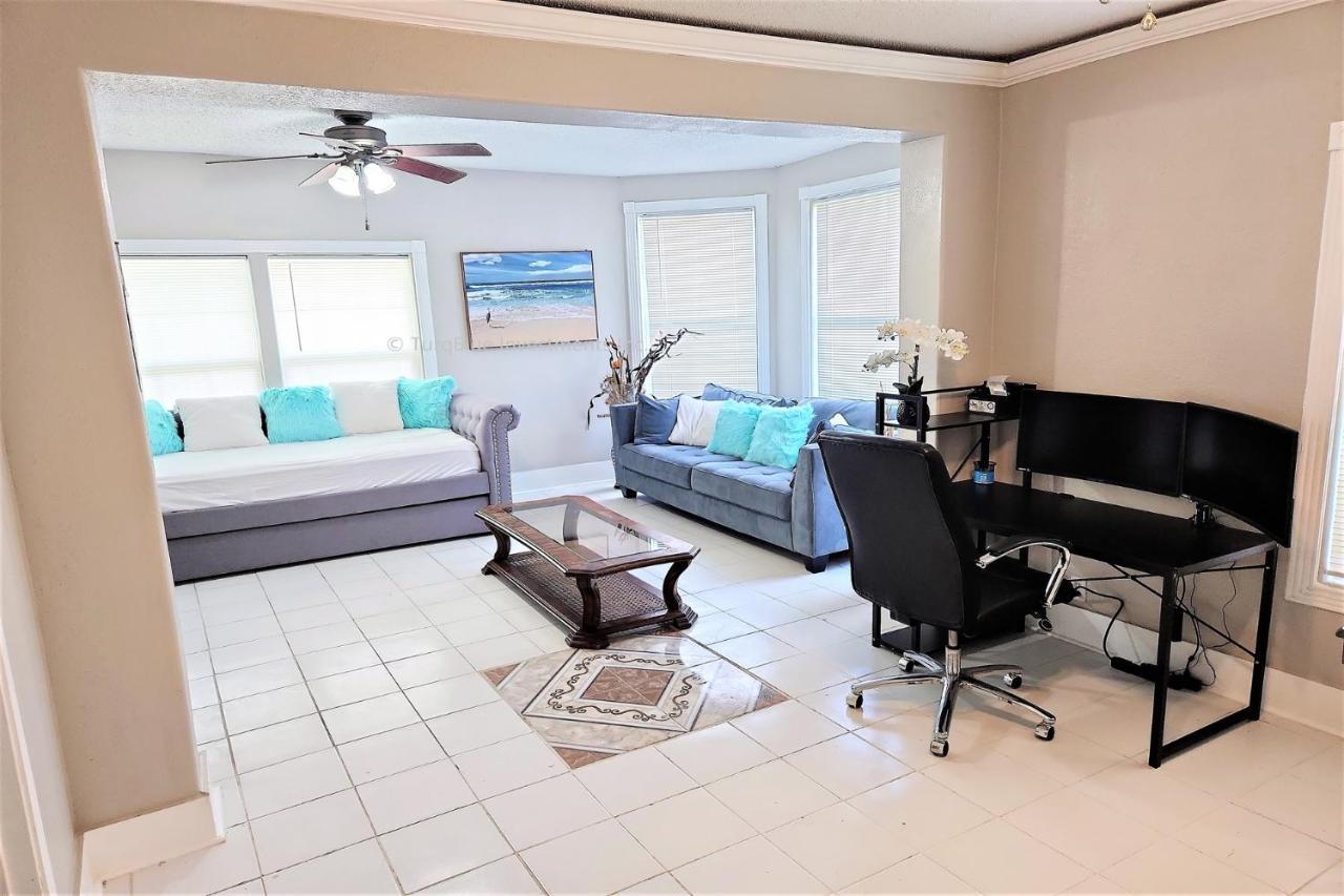 Casaazul-2605A-Couples Retreat By Beach & Pleasure Pier 1 Block Away- 2Bed 2Bath- 7 Minutes To Cruise Terminal Галвестън Екстериор снимка
