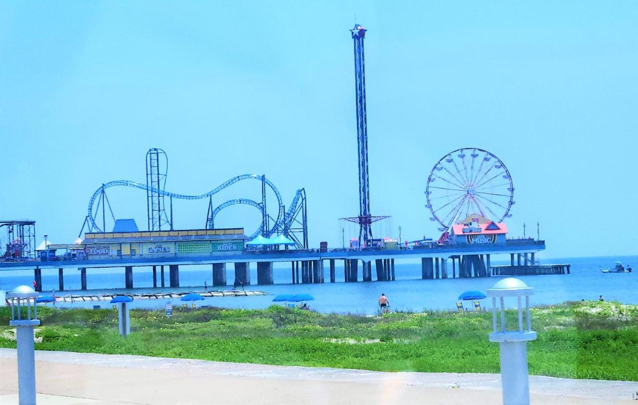 Casaazul-2605A-Couples Retreat By Beach & Pleasure Pier 1 Block Away- 2Bed 2Bath- 7 Minutes To Cruise Terminal Галвестън Екстериор снимка