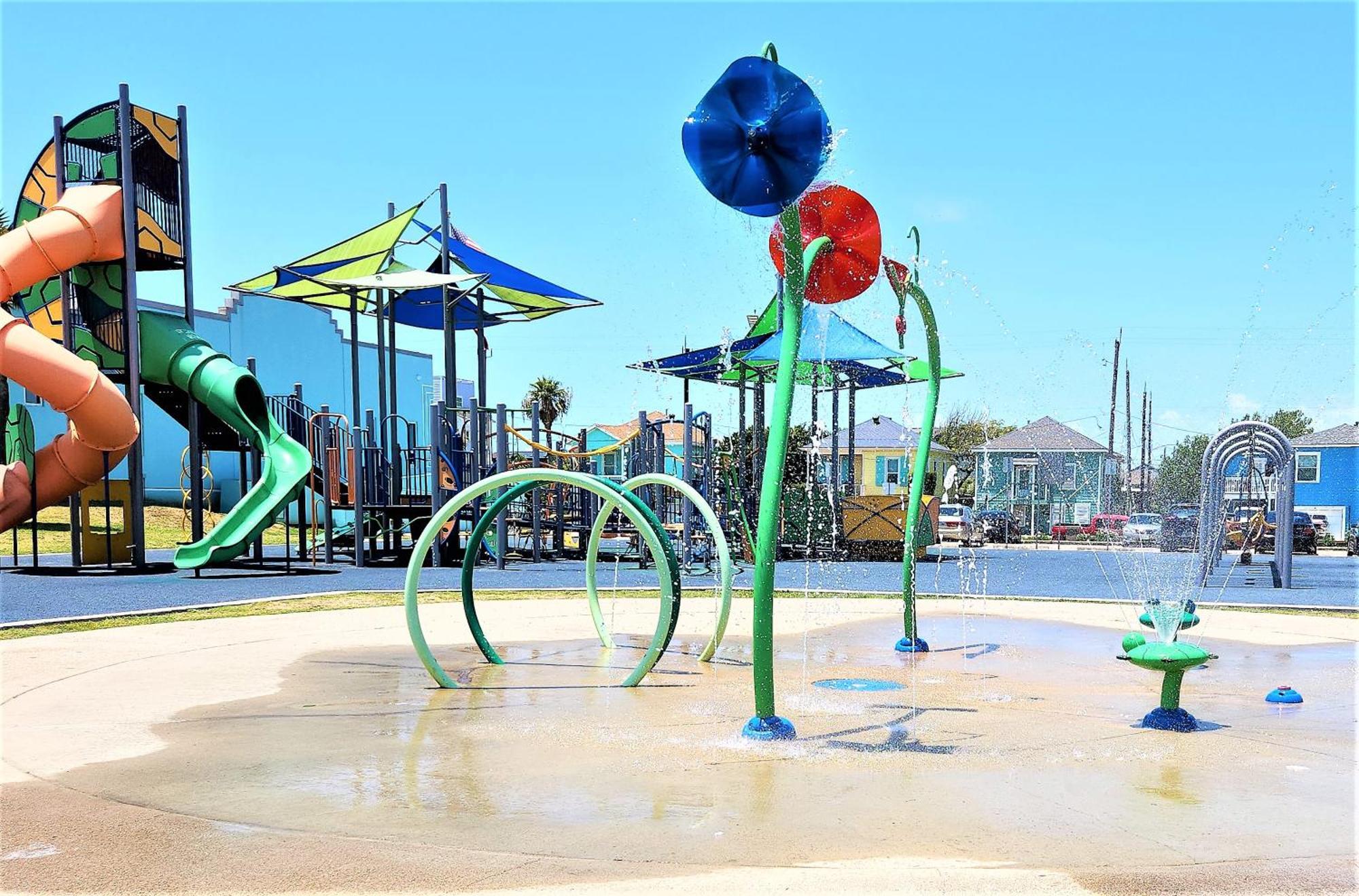 Casaazul-2605A-Couples Retreat By Beach & Pleasure Pier 1 Block Away- 2Bed 2Bath- 7 Minutes To Cruise Terminal Галвестън Екстериор снимка