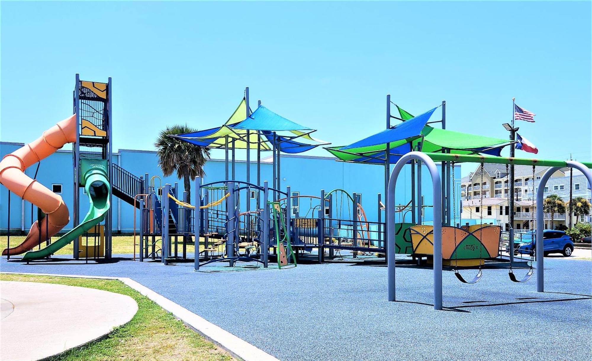 Casaazul-2605A-Couples Retreat By Beach & Pleasure Pier 1 Block Away- 2Bed 2Bath- 7 Minutes To Cruise Terminal Галвестън Екстериор снимка