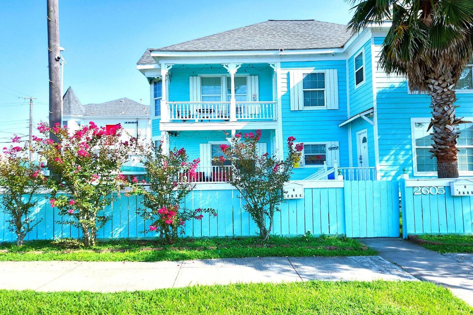 Casaazul-2605A-Couples Retreat By Beach & Pleasure Pier 1 Block Away- 2Bed 2Bath- 7 Minutes To Cruise Terminal Галвестън Екстериор снимка